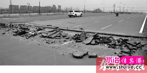 新桥通车不到一年现裂缝